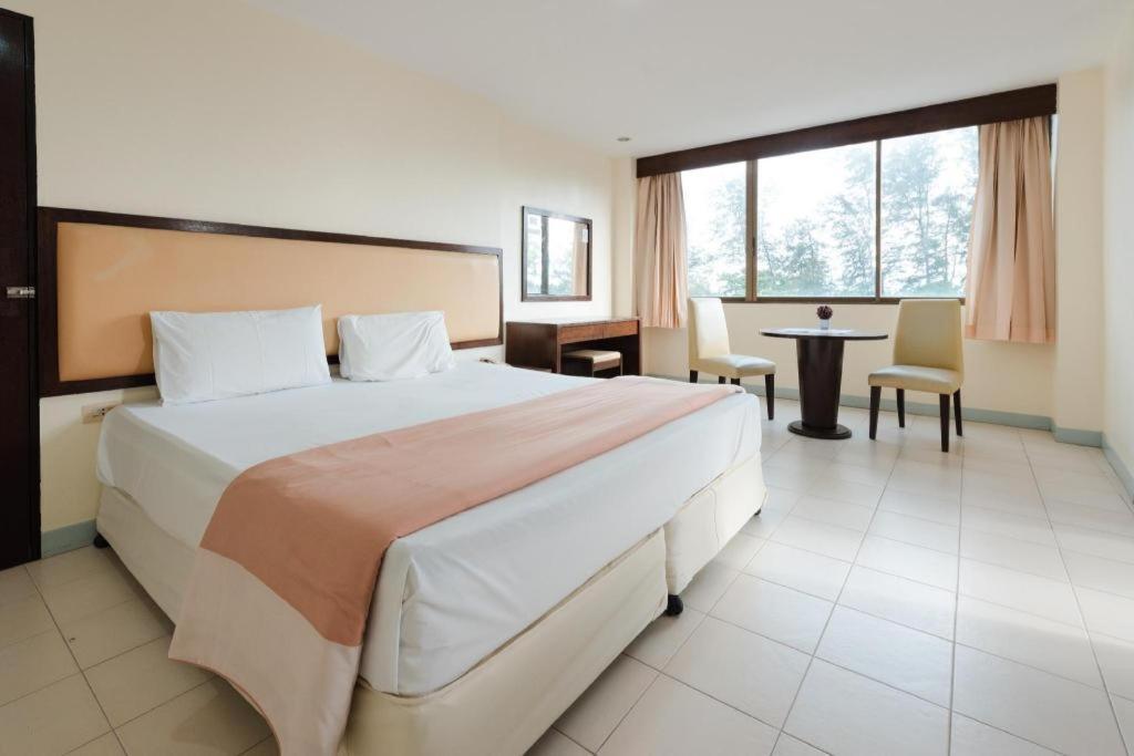Nice Beach Hotel 3* Rayong